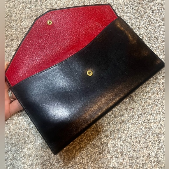 Gucci Black Leather Gold Flip Over Emblem Clasp Vintage Bi-Fold Wallet - Picture 2 of 8